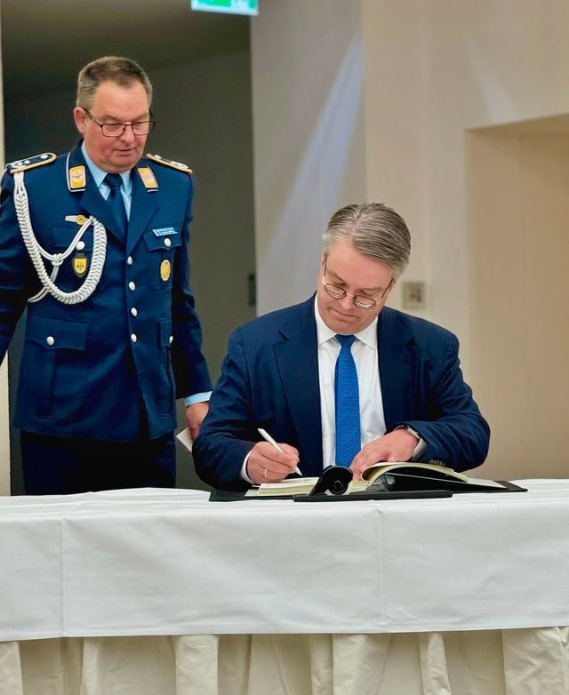 Unterzeichnung des Stationierungsabkommens mit der Brigade Litauen